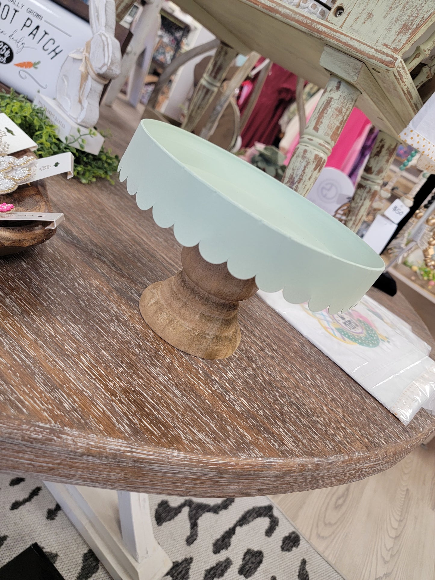 Sage Scalloped Stand - Short