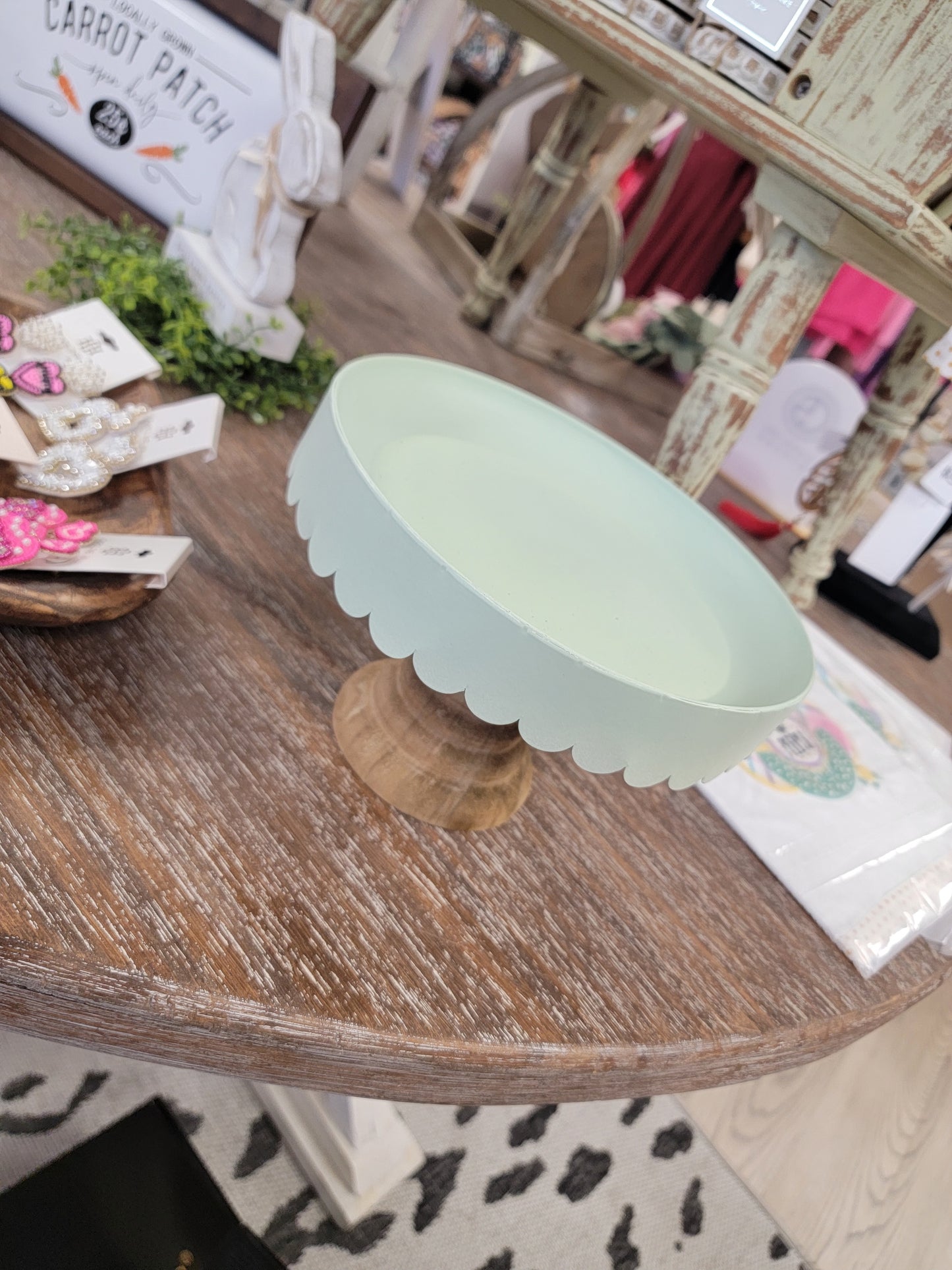 Sage Scalloped Stand - Short